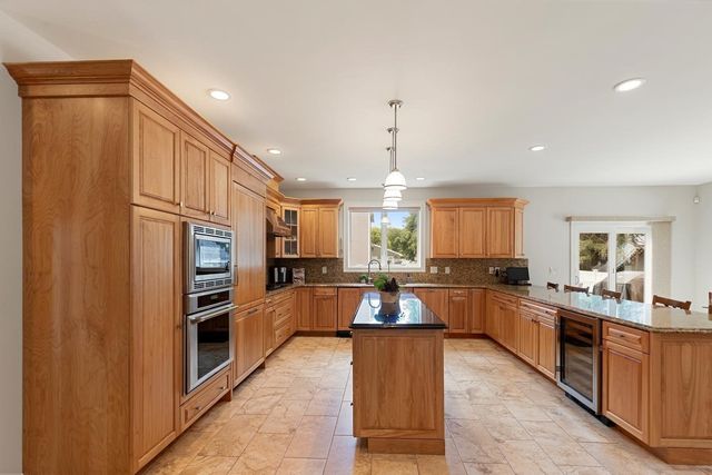 30 Hampden Ave, Burlington, MA 01803