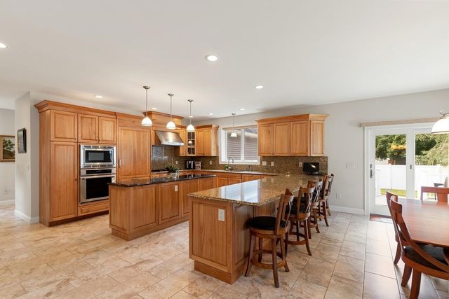 30 Hampden Ave, Burlington, MA 01803