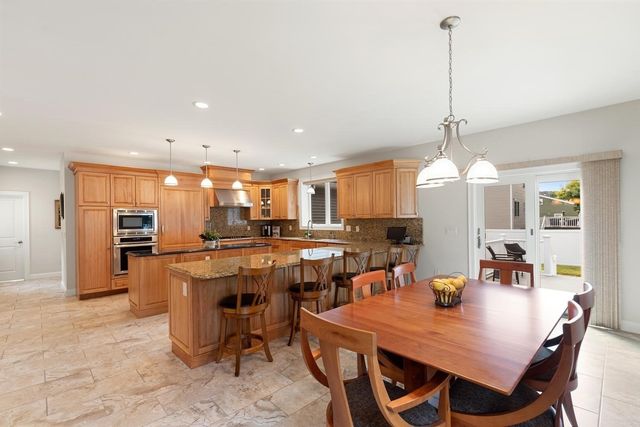 30 Hampden Ave, Burlington, MA 01803