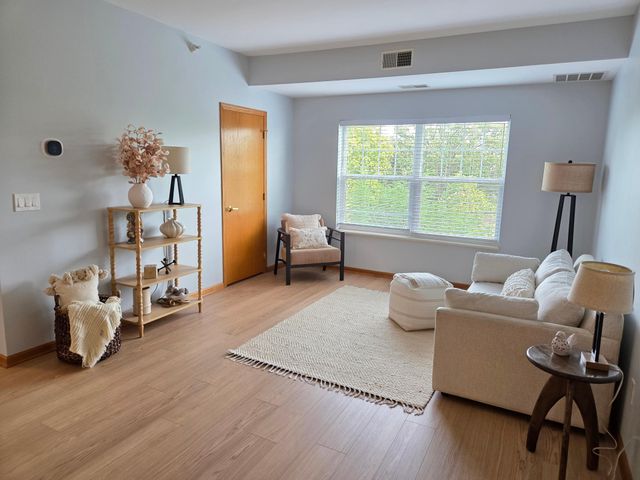 4824 E 53rd Street 301, Minneapolis, MN 55417