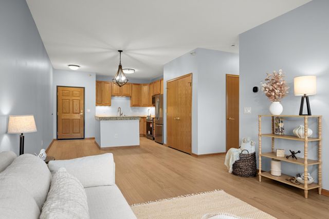 4824 E 53rd Street 301, Minneapolis, MN 55417