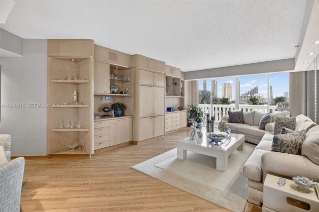 3000 Island Boulevard 502, Aventura, FL 33160