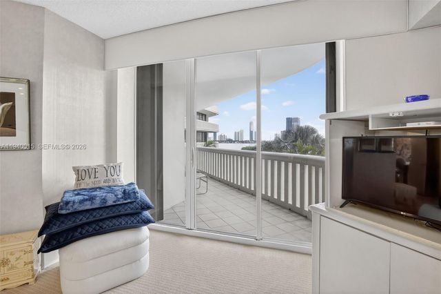 3000 Island Boulevard 502, Aventura, FL 33160