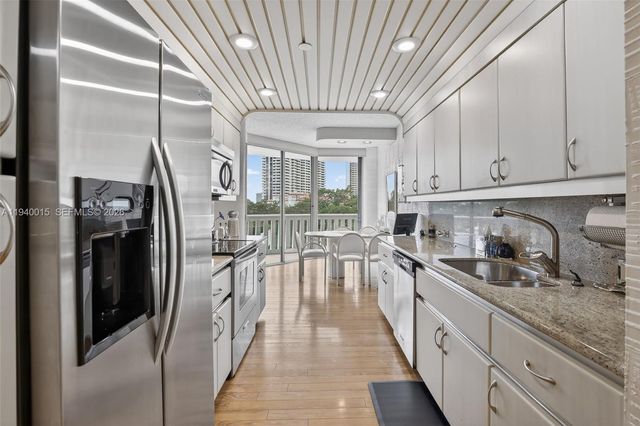 3000 Island Boulevard 502, Aventura, FL 33160