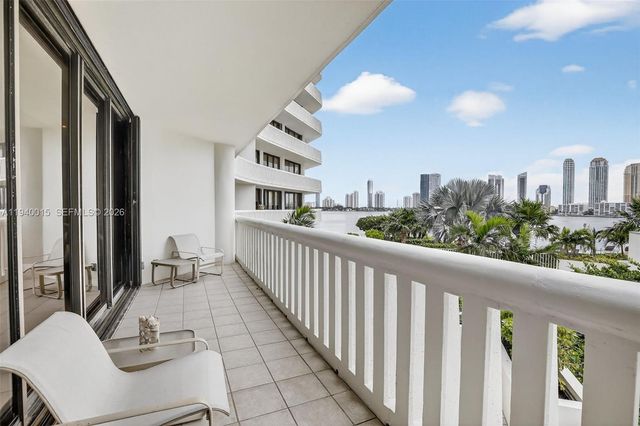 3000 Island Boulevard 502, Aventura, FL 33160