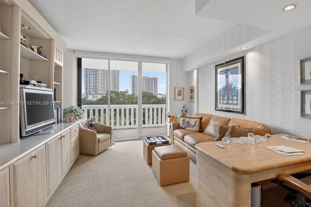 3000 Island Boulevard 502, Aventura, FL 33160