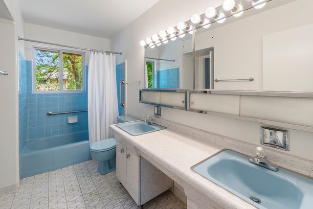 251 N Boynton Drive, Palatine, IL 60074