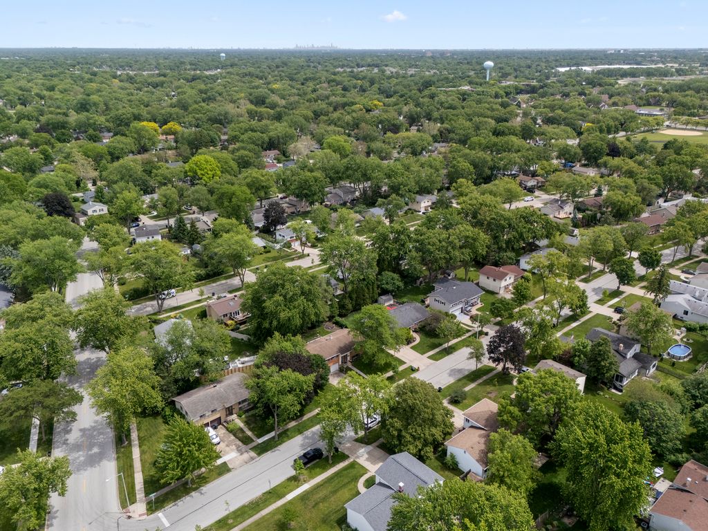 Image 23 of property listing at 251 N Boynton Drive, Palatine, IL 60074