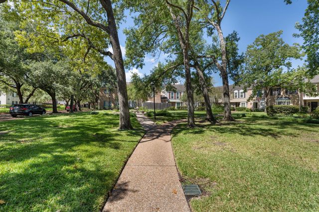 13228 Trail Hollow Drive 3228, Houston, TX 77079