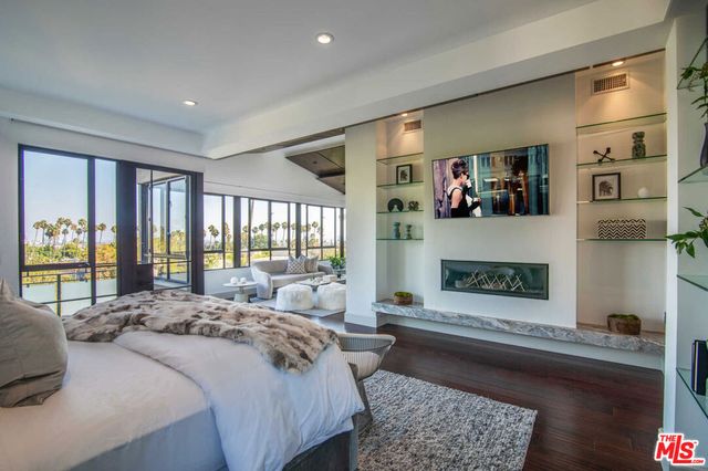 7801 Hillside Avenue, Los Angeles, CA 90046