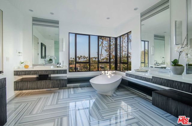 7801 Hillside Avenue, Los Angeles, CA 90046