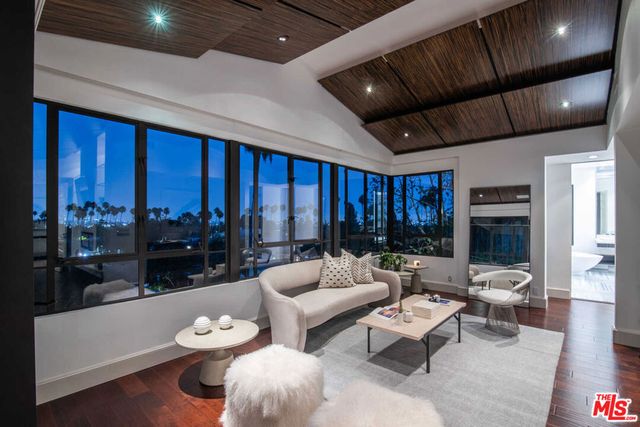 7801 Hillside Avenue, Los Angeles, CA 90046