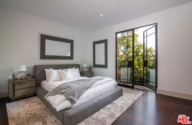 7801 Hillside Avenue, Los Angeles, CA 90046