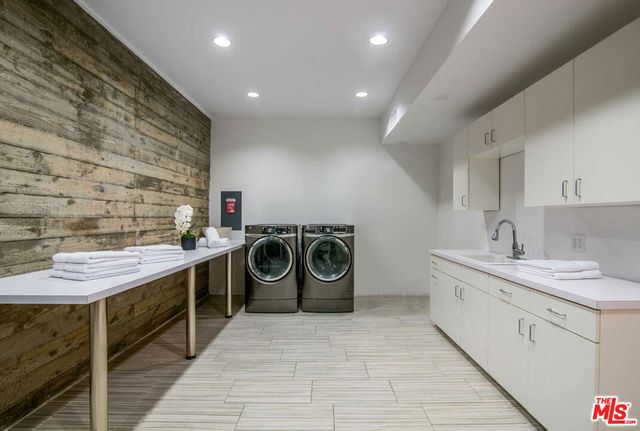 7801 Hillside Avenue, Los Angeles, CA 90046