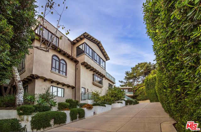 7801 Hillside Avenue, Los Angeles, CA 90046