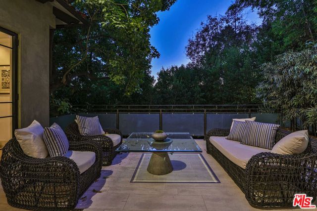 7801 Hillside Avenue, Los Angeles, CA 90046