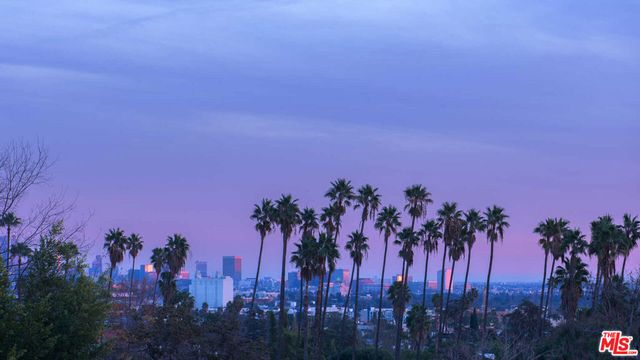 7801 Hillside Avenue, Los Angeles, CA 90046