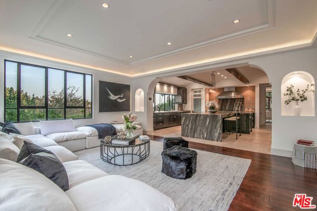 7801 Hillside Avenue, Los Angeles, CA 90046