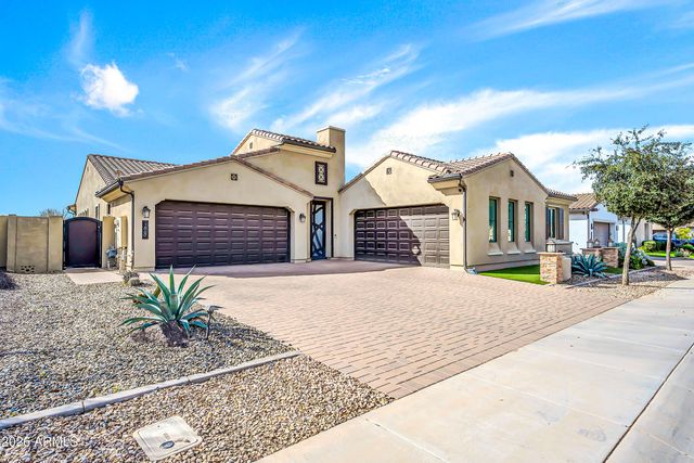 1867 E GILLCREST Road, Gilbert, AZ 85298