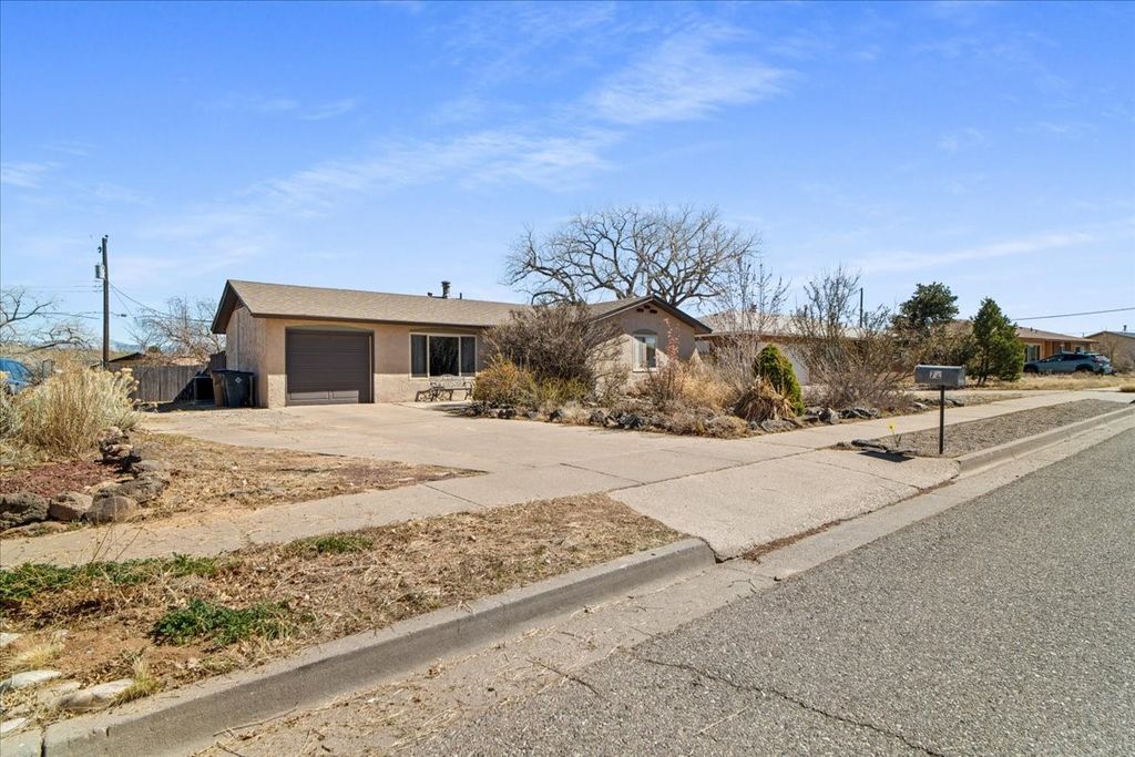 72 Joya, White Rock, NM 87547
