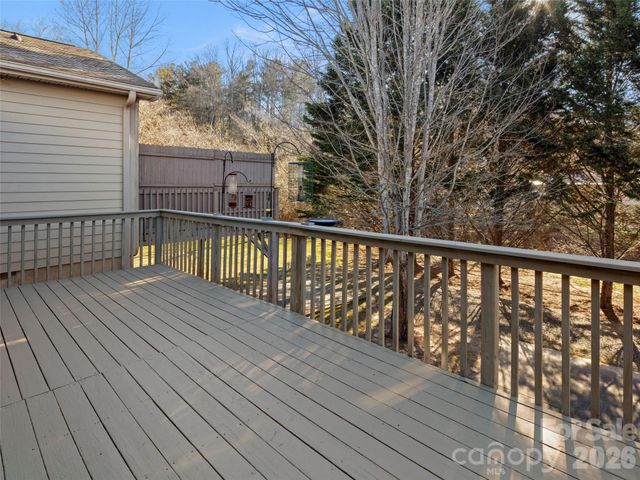 4 Holiday Drive, Arden, NC 28704