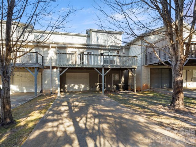 4 Holiday Drive, Arden, NC 28704