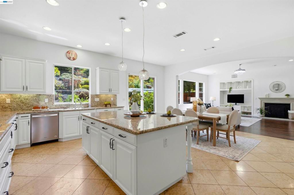 Image 16 of property listing at 3923 Jamie Place, San Ramon, CA 94582