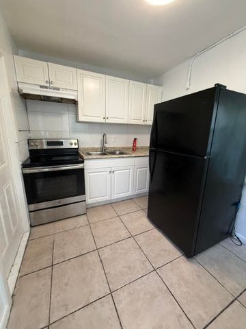 1115 21ST Street 2, West Palm Beach, FL 33407
