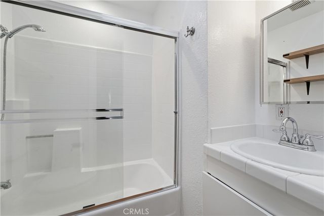3995 Hortensia G8, San Diego, CA 92110