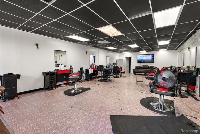 19700 W 7 Mile Road, Detroit, MI 48219