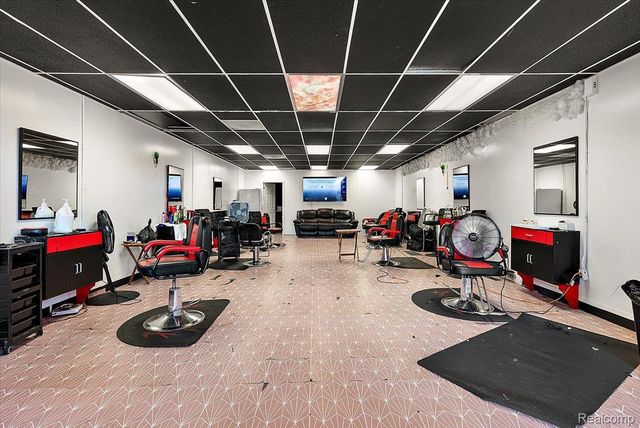 19700 W 7 Mile Road, Detroit, MI 48219