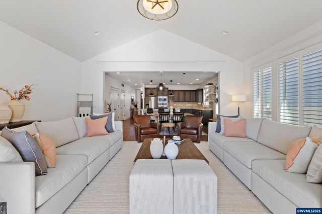 462 Turnberry Av, Woodburn, OR 97071