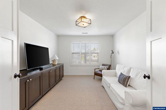 462 Turnberry Av, Woodburn, OR 97071