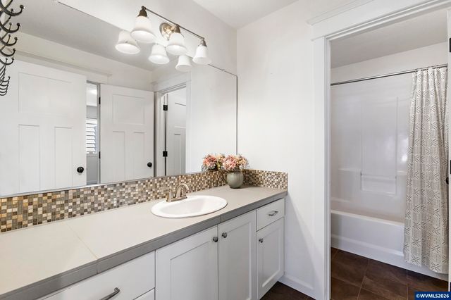 462 Turnberry Av, Woodburn, OR 97071