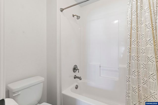 462 Turnberry Av, Woodburn, OR 97071