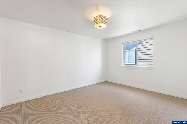 462 Turnberry Av, Woodburn, OR 97071