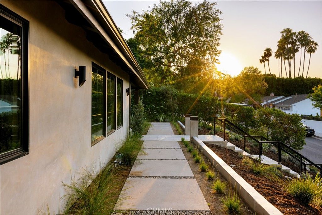 17930 Karen Drive, Encino, CA 91316 — photo 4