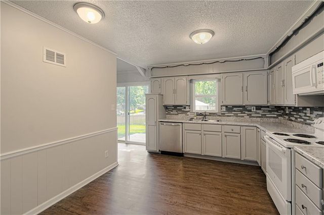 300 Parkwood Drive, Blue Springs, MO 64014