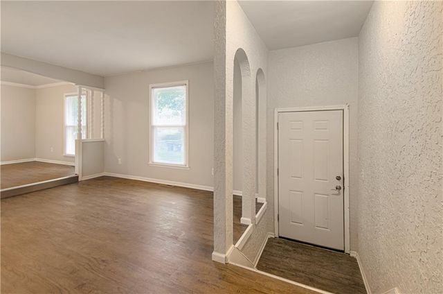 300 Parkwood Drive, Blue Springs, MO 64014