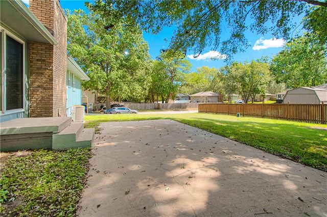 300 Parkwood Drive, Blue Springs, MO 64014
