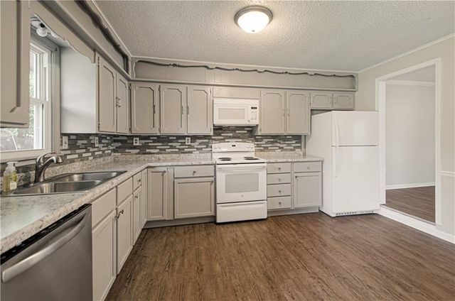 300 Parkwood Drive, Blue Springs, MO 64014
