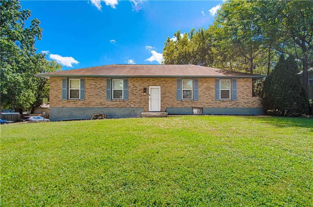 300 Parkwood Drive, Blue Springs, MO 64014