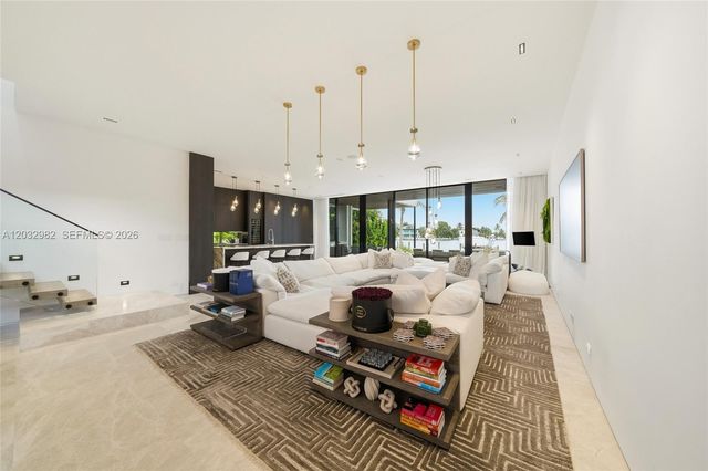1050 Stillwater Dr, Miami Beach, FL 33141
