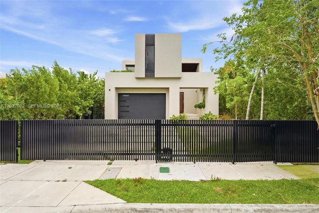 1050 Stillwater Dr, Miami Beach, FL 33141