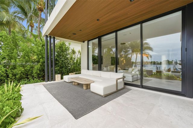1050 Stillwater Dr, Miami Beach, FL 33141