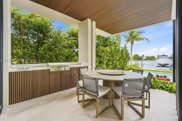 1050 Stillwater Dr, Miami Beach, FL 33141