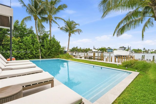 1050 Stillwater Dr, Miami Beach, FL 33141