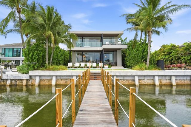 1050 Stillwater Dr, Miami Beach, FL 33141