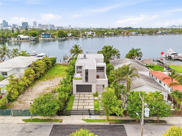 1050 Stillwater Dr, Miami Beach, FL 33141