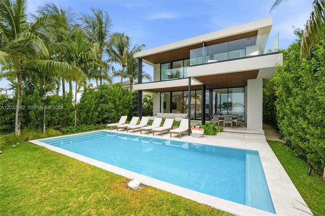 1050 Stillwater Dr, Miami Beach, FL 33141